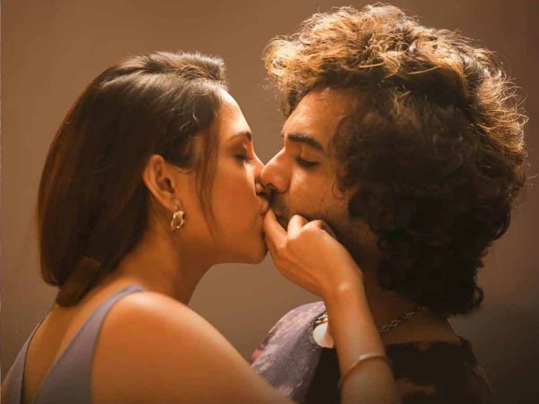 లిప్ లాక్‌తో రిలీజ్ డేట్ ఇచ్చిన “డీజే టిల్లు”