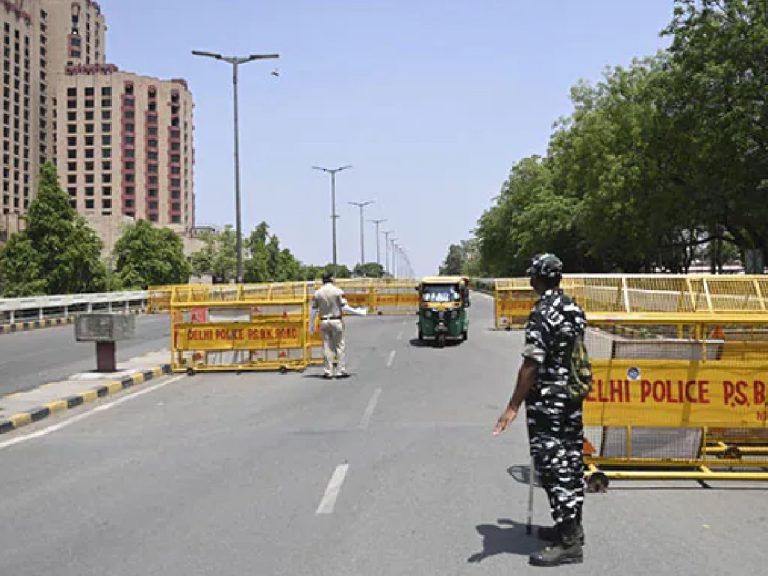 భారీగా త‌గ్గిపోతున్న కేసులు…. త్వ‌ర‌లోనే అక్క‌డ ఆంక్ష‌లు ఎత్తివేత‌…