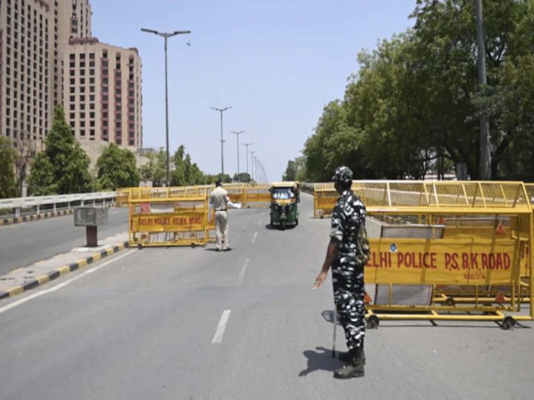 ఢిల్లీలో వీకెండ్ క‌ర్ఫ్యూ…