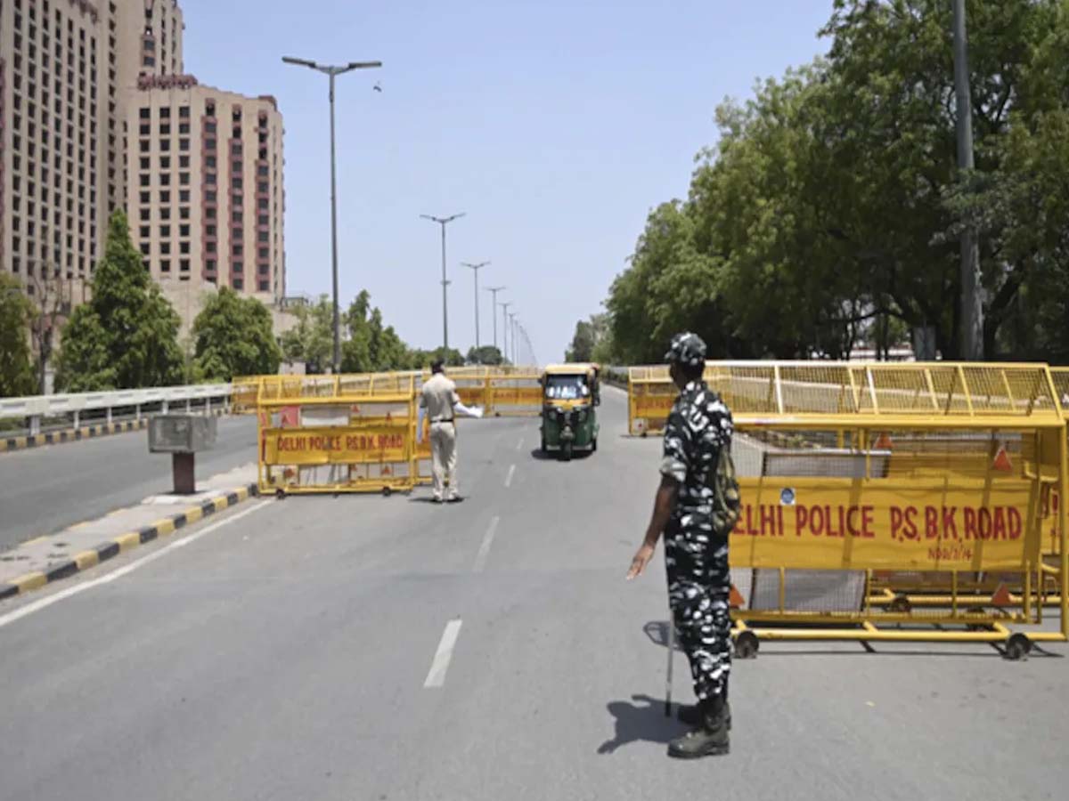 ఢిల్లీలో వీకెండ్ క‌ర్ఫ్యూ…