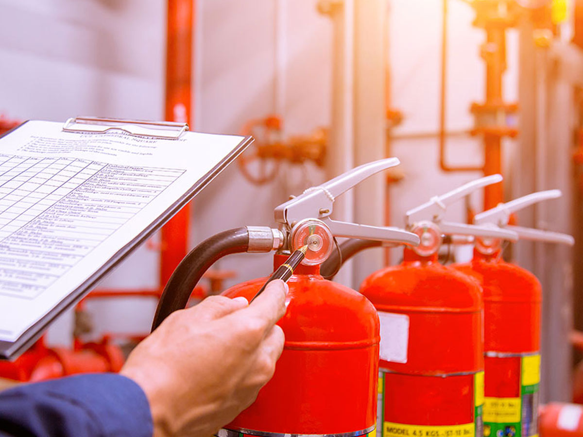 క్లబ్‌లు, సినిమా హాళ్లలో అగ్నిమాపక సిబ్బంది తనిఖీలు