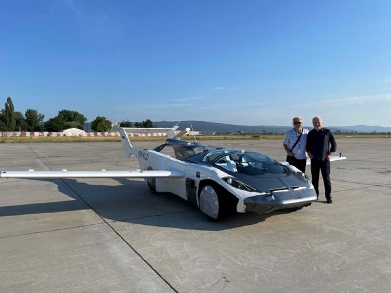 ఆకాశంలో ఎగిరే కార్లు వ‌చ్చేశాయి… ధ‌ర ఎంతో తెలుసా?