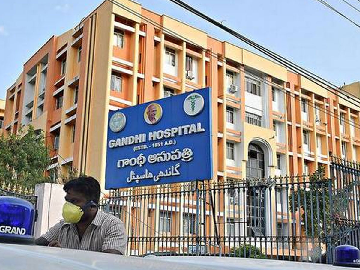 గాంధీ ఆస్పత్రిలో కరోనా కలకలం.. 120 మంది వైద్యులకు పాజిటివ్‌