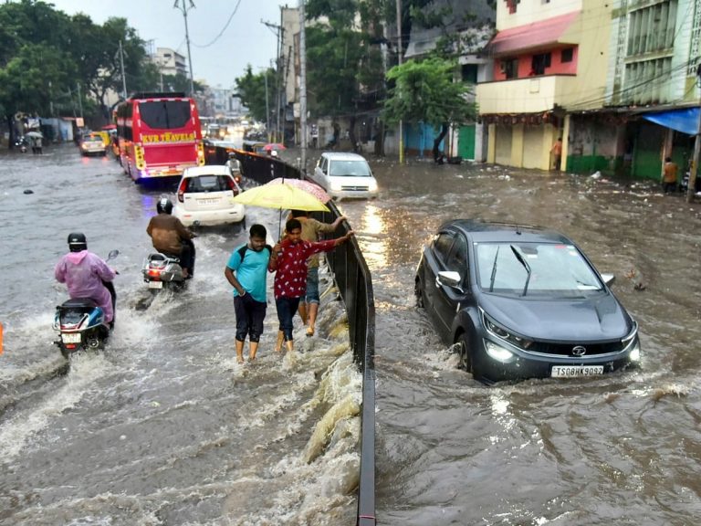 హైదరాబాద్‌తో పాటు తెలంగాణలో భారీ వర్షం.. ఎక్కడ ఎంత అంటే..?