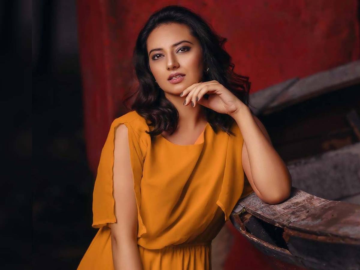 ‘ప్రేమ కావాలి’ హీరోయిన్ కు కరోనా పాజిటివ్