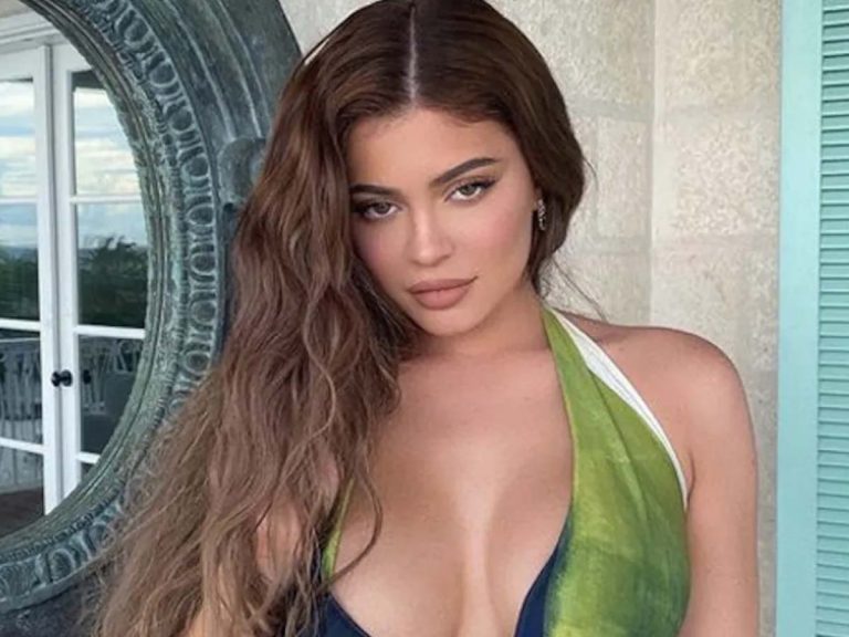 రికార్డ్‌:  ఆమెను 30 కోట్ల‌మంది ఫాలో అవుతున్నారు…