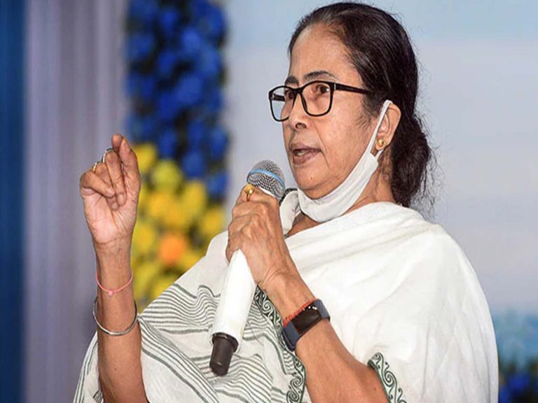 కోవిడ్ రూల్స్ ను బ్రేక్ చేసిన సోద‌రుడిపై మ‌మ‌తా బెన‌ర్జీ ఆగ్ర‌హం…