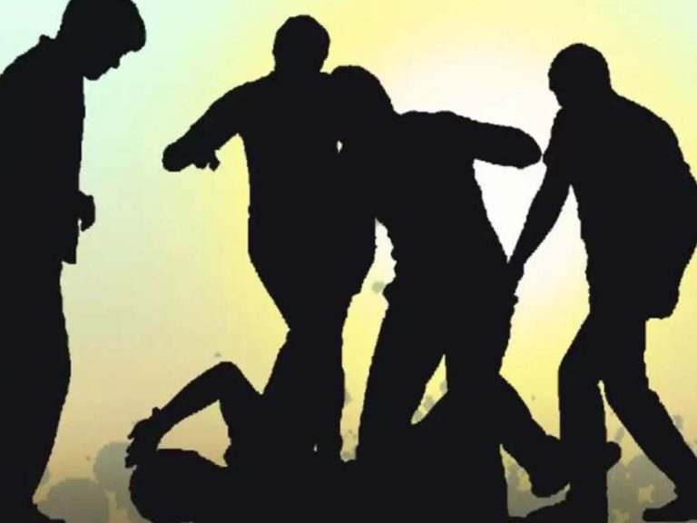 Mumbai: దీపావళి బాంబులు పేల్చొద్దన్నాడని కత్తితో పొడిచి చంపేశారు