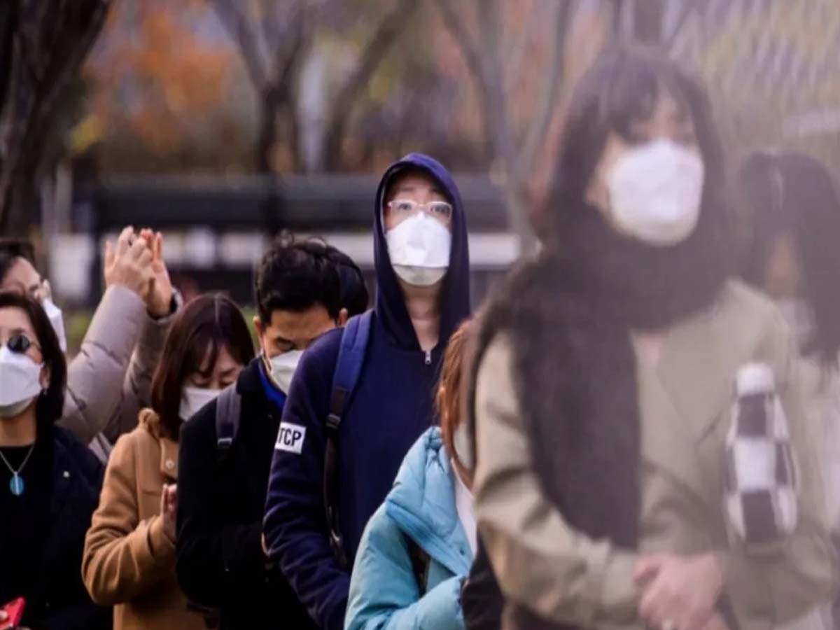 భ‌యం గుప్పిట్లో ప్ర‌పంచం… సునామీలా దూసుకొస్తున్న ఒమిక్రాన్‌…