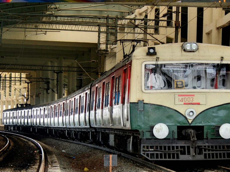 స‌ద‌ర‌న్ రైల్వే కీల‌క నిర్ణ‌యం:  ఆ రైళ్ల‌లో ప్ర‌యాణం చేయాలంటే వ్యాక్సిన్ తీసుకోవాల్సిందే…