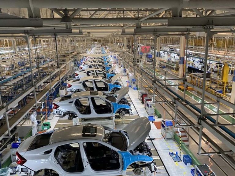 దేశంలో భారీగా పెరిగిన సెమీకండ‌క్ట‌ర్ల కొర‌త‌… ప‌డిపోయిన కార్ల అమ్మ‌కాలు…