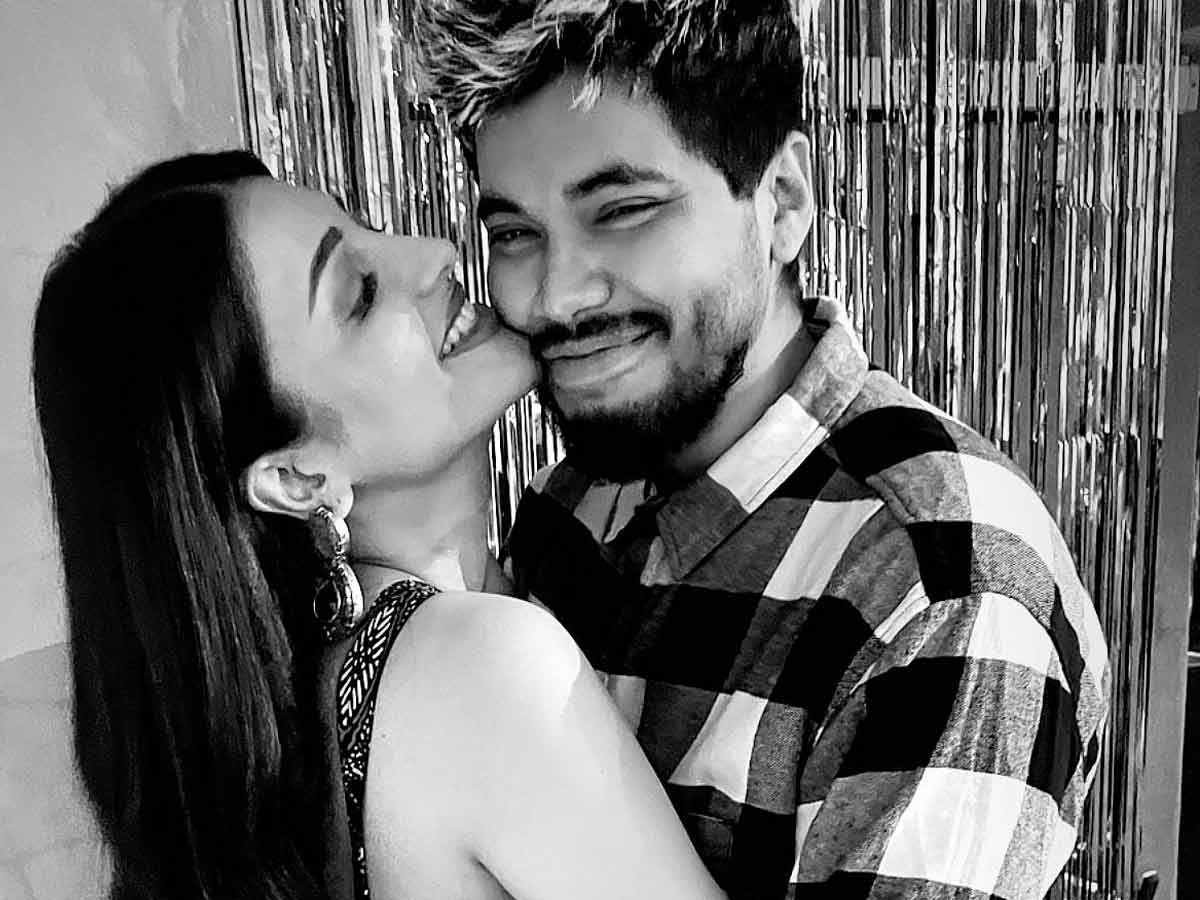 బాయ్ ఫ్రెండ్ తో శృతి హాసన్ రొమాంటిక్ గా… లక్కీ గర్ల్!