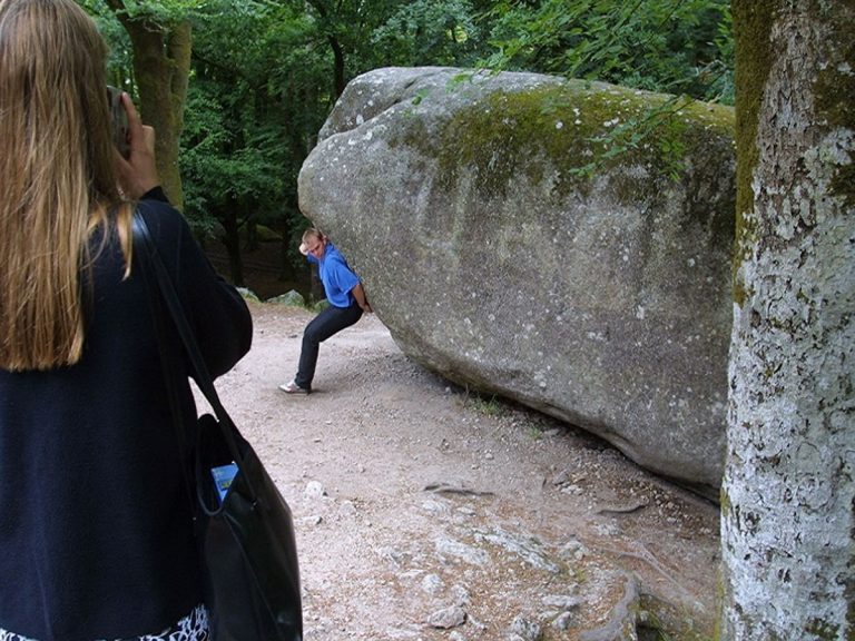 ఆ రాయి బ‌రువు 1.37 వేల కిలోలు… ఎంత బ‌ల‌హీనుడైనా స‌రే ఈజీగా ఎత్తేయ‌వ‌చ్చు…