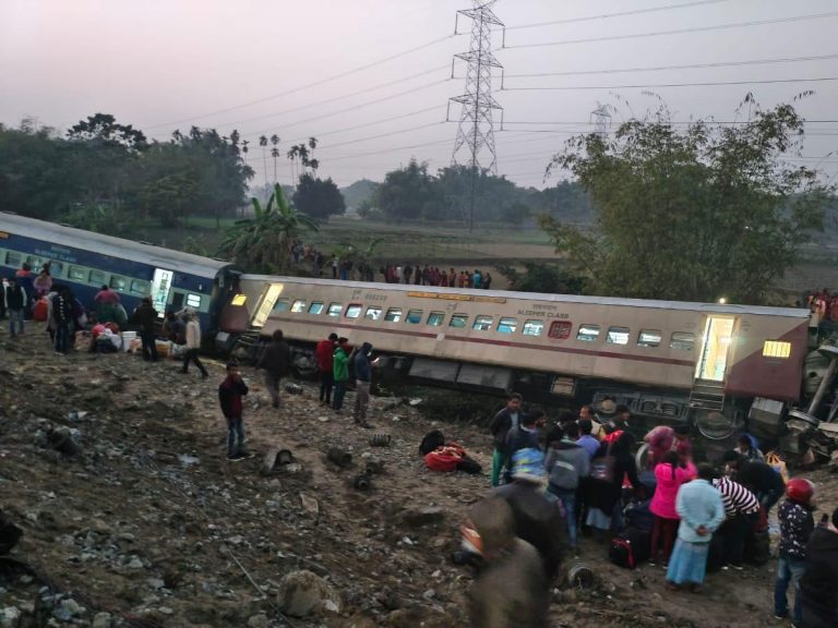 ఘోర రైలు ప్రమాదం.. 7గురు మృతి..