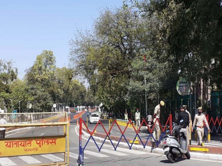 యూపీలో స్కూళ్లు మూసివేత‌… నైట్ క‌ర్ఫ్యూ మ‌రో రెండు గంట‌లు పొడిగింపు…