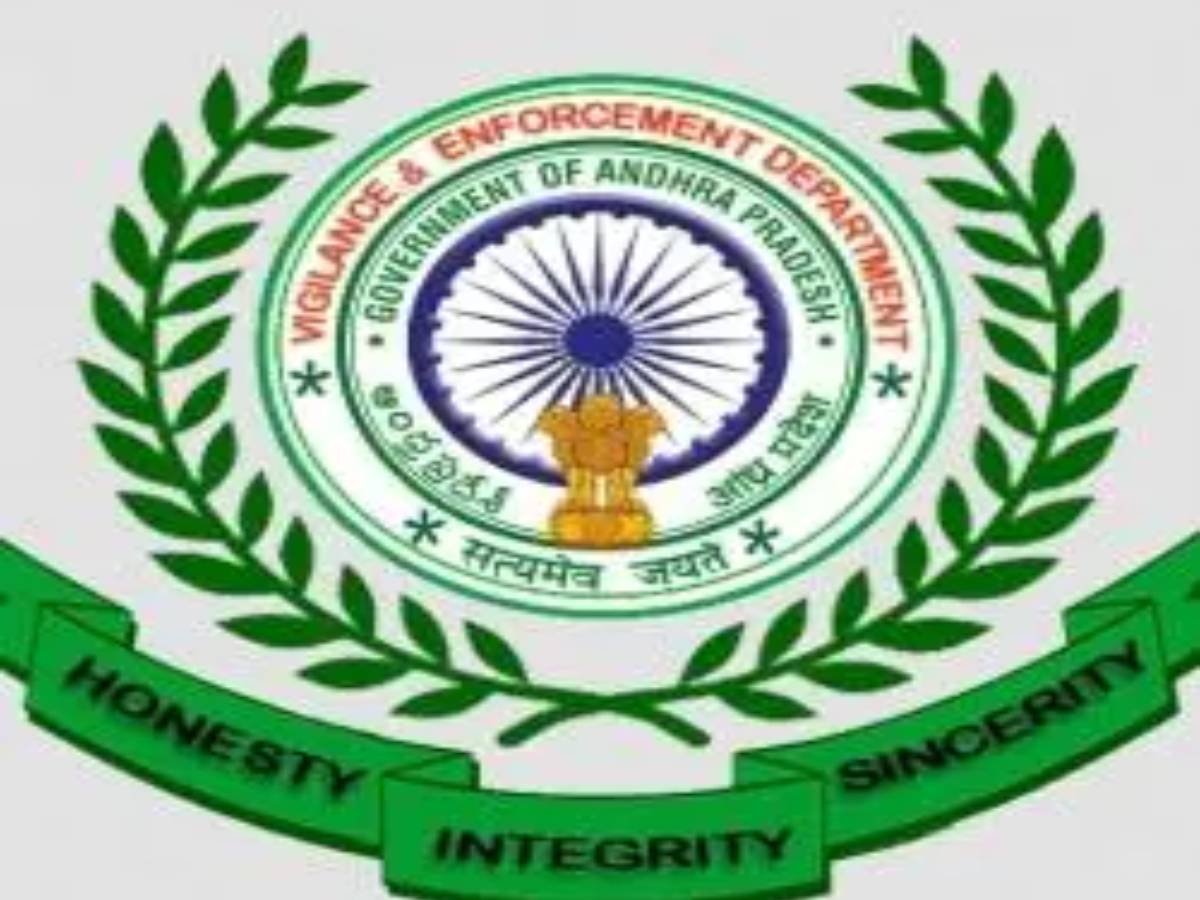 విజిలెన్స్ ఏడీ ప్రతాప్ రెడ్డికి షోకాజ్ నోటీసులు