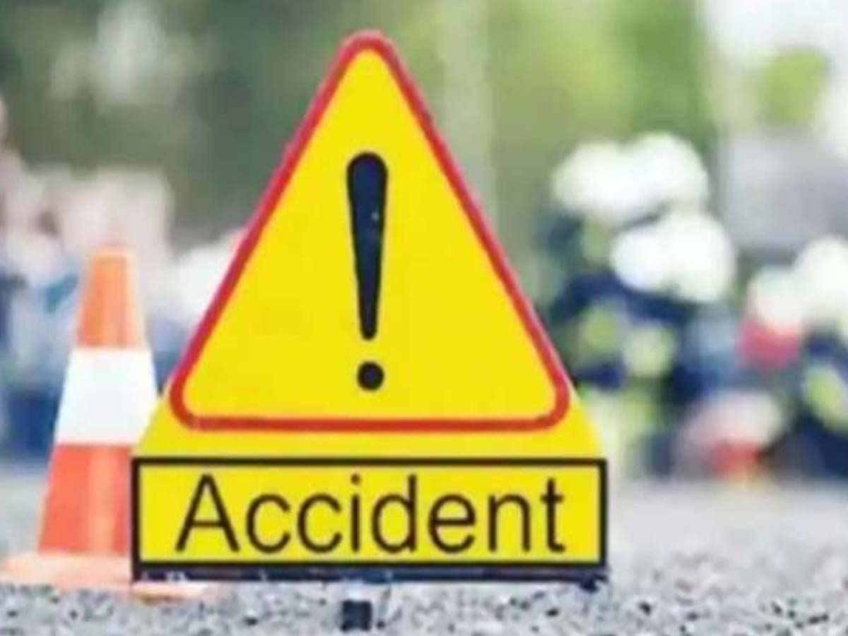 మద్యం మత్తులో పాదచారులను ఢీకొట్టిన పోలీస్‌ డ్రైవర్‌..