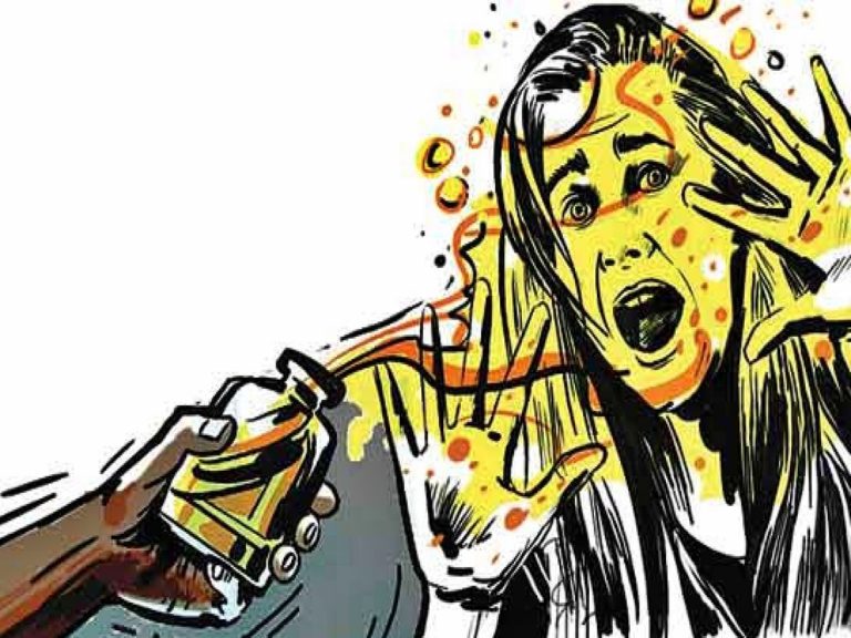 Acid Attack: బైక్ పై వెళ్తున్న మహిళపై యాసిడ్ దాడి.. నిందితుడి అరెస్ట్