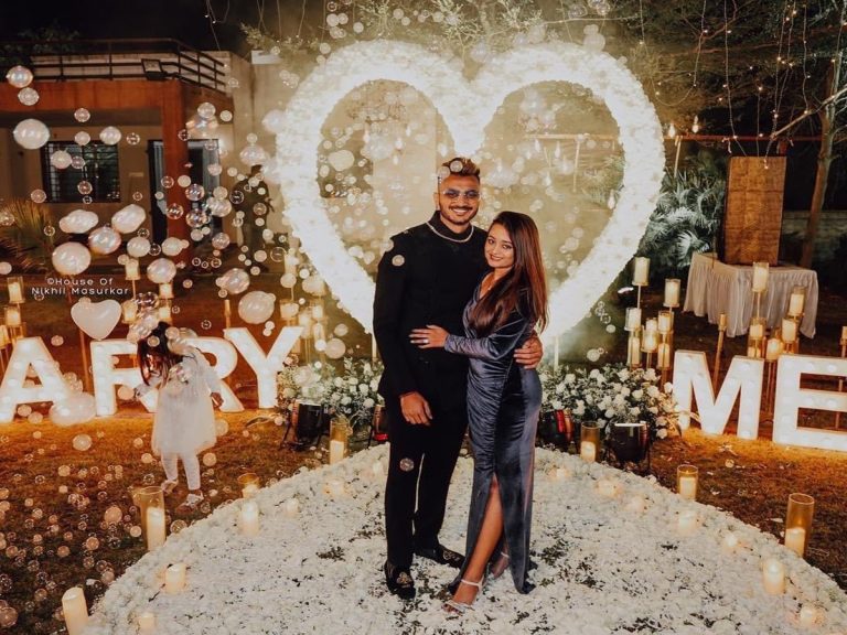 ప్రియురాలితో టీమిండియా క్రికెటర్ అక్షర్ పటేల్ ఎంగేజ్‌మెంట్