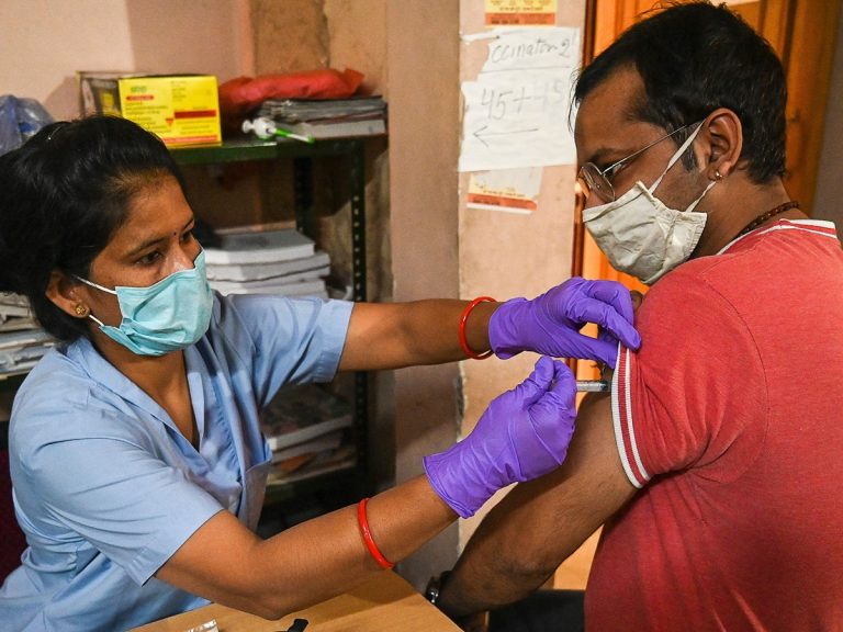 వ్యాక్సిన్ తీసుకున్న ఆరు నెలలకే తగ్గుతున్న యాంటీబాడీలు