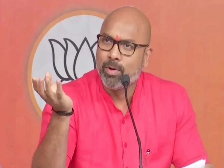 డీజీపీ మహేందర్‌రెడ్డి కేసీఆర్‌కు అమ్ముడు పోయారు: అరవింద్‌