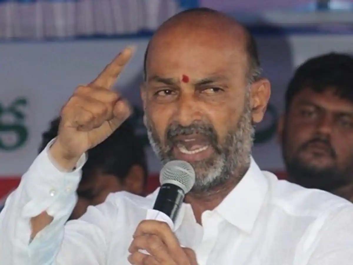టీఆర్‌ఎస్‌ గుండా రాజకీయాలను ప్రోత్సహిస్తుంది: బండి సంజయ్‌
