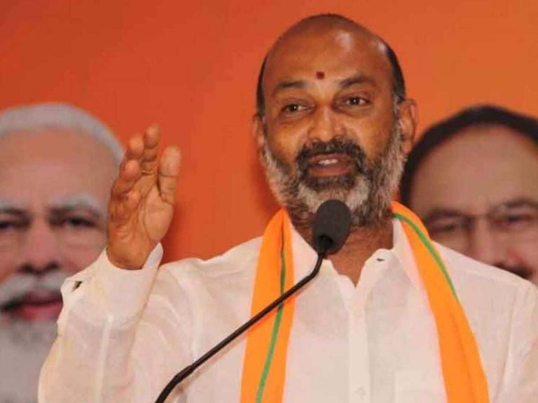 Bandi Sanjay: కేంద్ర నిధులతో ప్రారంభోత్సవాలు.. సిగ్గులేదా?