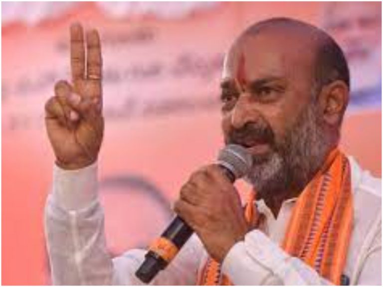 సీఎం కేసీఆర్ పై నిప్పులు చెరిగిన బండి సంజయ్