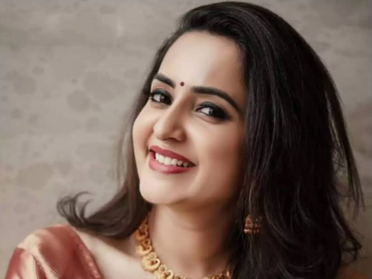 నిద్రమాత్రలు మింగి ఆత్మహత్య చేసుకోబోయిన నటి..?