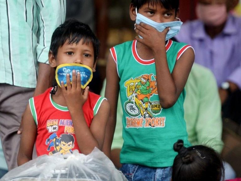 కరోనా విజృంభన వేళ పిల్లల్లో ఈ లక్షణాలు కనిపిస్తే జాగ్రత్త పడండి..