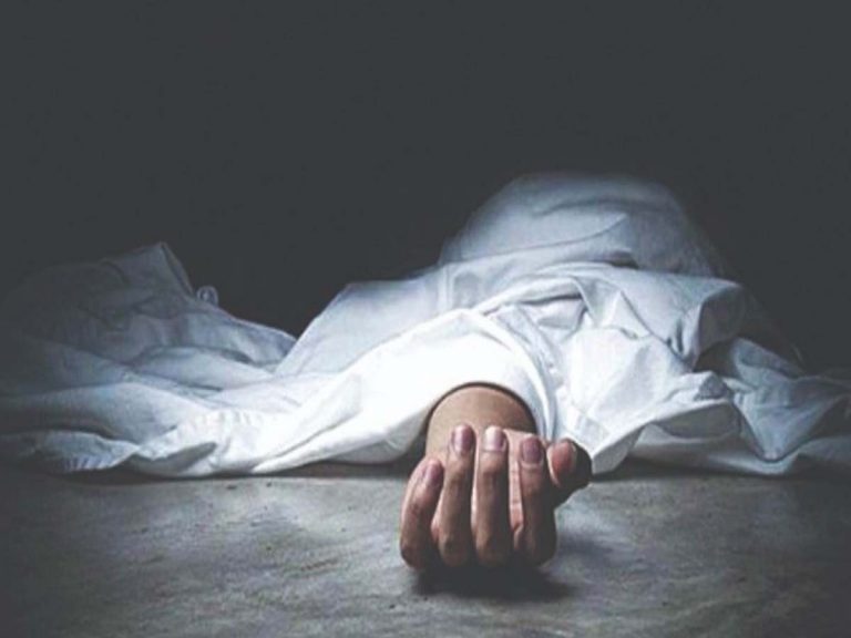 ఇన్నోవా కారులో అనుమానస్పదంగా వ్యక్తి మృతి..