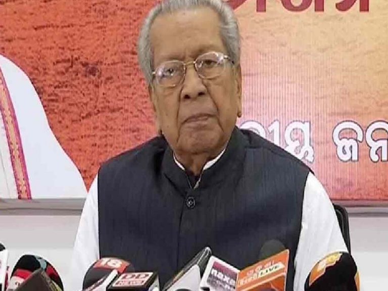 అభివృద్ధిలో విద్య కీలక భూమిక పోషిస్తుంది: ఏపీ గవర్నర్‌