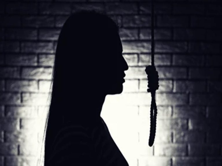 Nursing Student: పేరెంట్స్ తిట్టారని.. నర్సింగ్ విద్యార్థిని ఆత్మహత్య