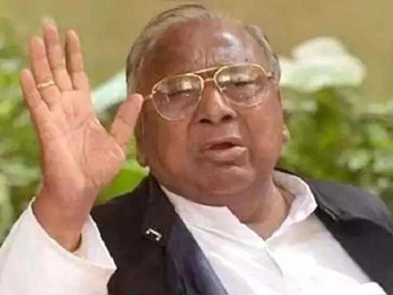 నన్ను పార్టీలో నుంచి బయటకు పంపపాలని కుట్ర చేస్తున్నారు: వీహెచ్‌