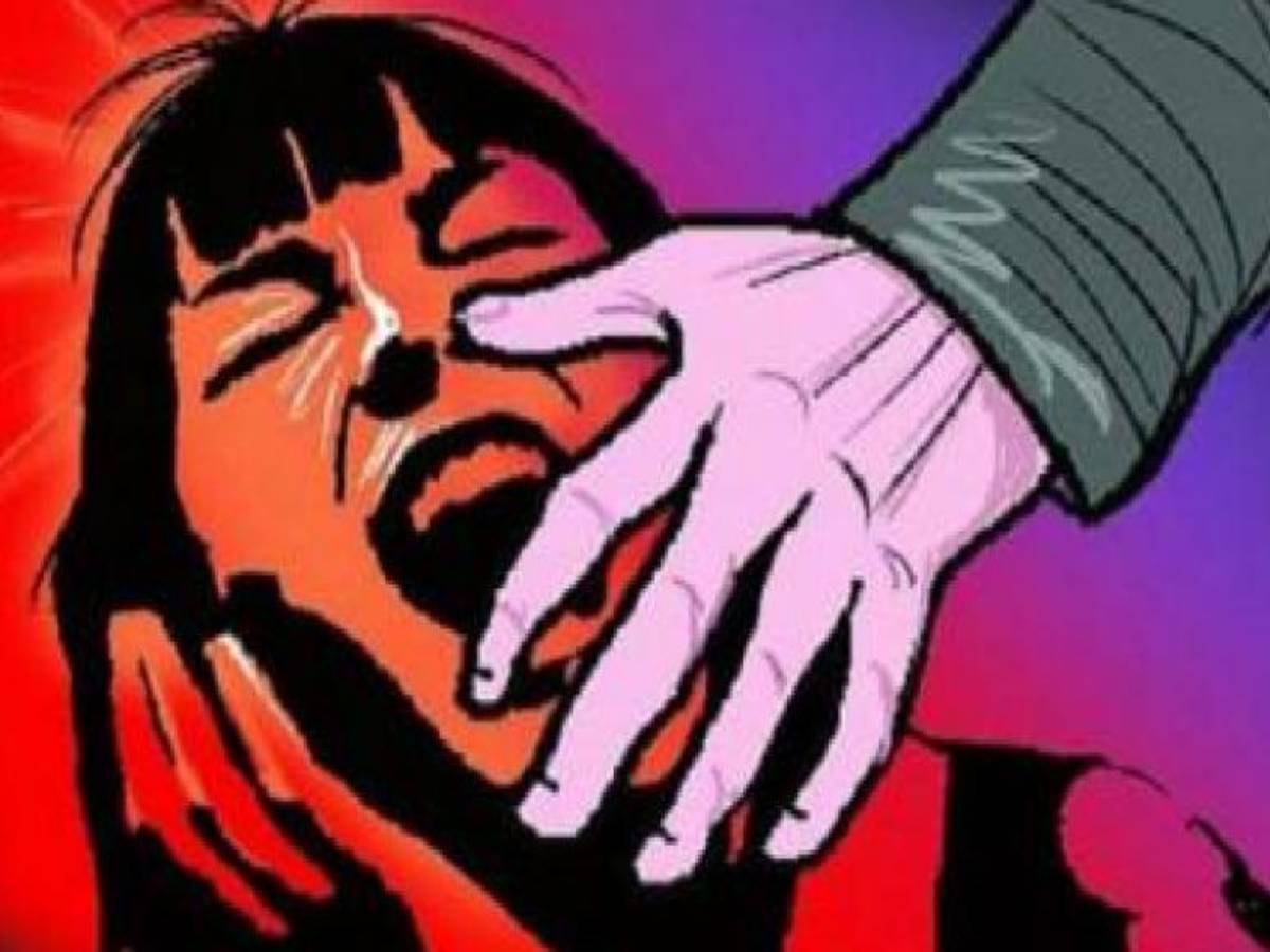 పైశాచికత్వం.. ఆస్తులకోసం వివస్త్రను చేసి నిర్బంధం..