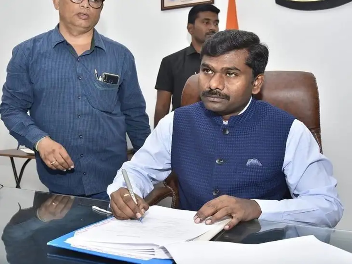 ఏపీలో పలువురు ఐఏఎస్‌ల బదిలీ.. లిస్ట్ ఇదే..!!