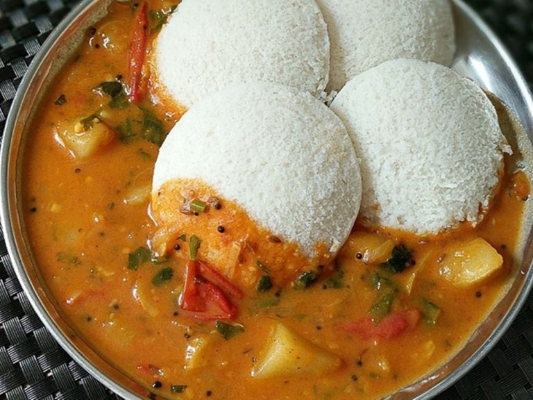 పాఠశాలల్లో మధ్యాహ్న భోజనం బదులు.. ఇడ్లీ, సాంబార్