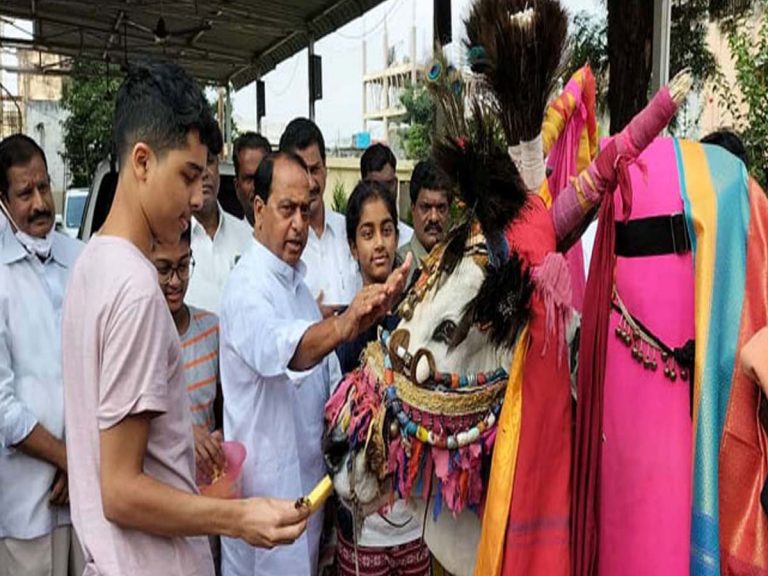 సంక్రాంతి సంబురాల్లో మంత్రి ఇంద్రకరణ్‌రెడ్డి