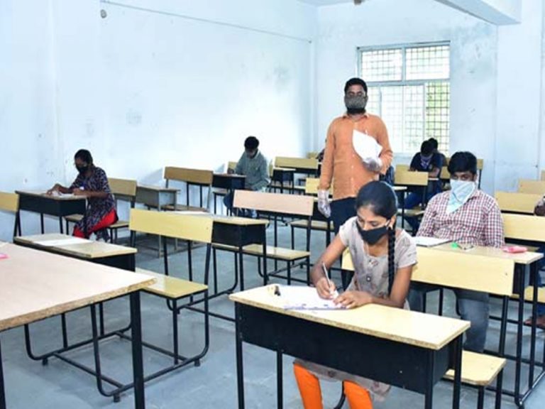 మే నెలలో ఇంటర్ పరీక్షలు.. రంగం సిద్ధం చేస్తున్న తెలుగు రాష్ట్రాలు