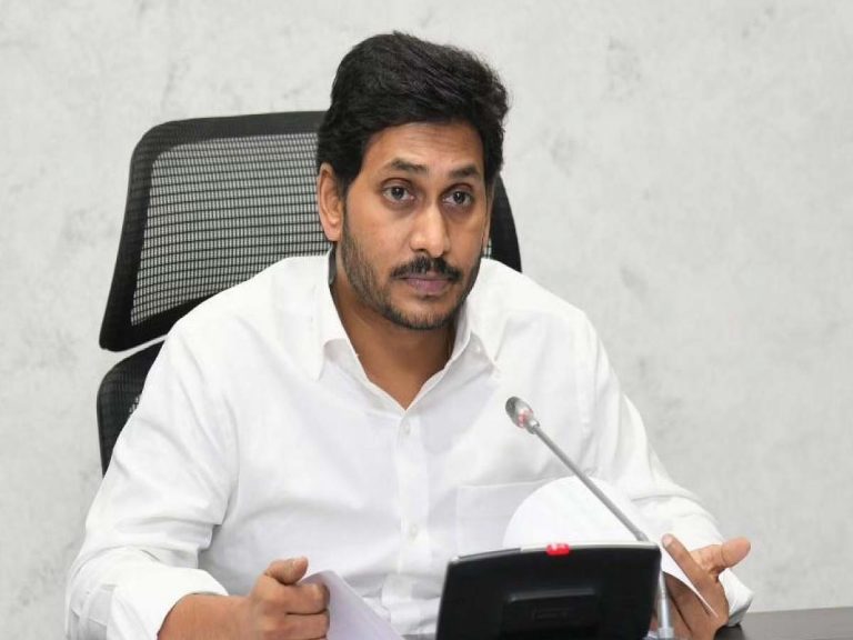కోవిడ్‌ చికిత్స విధానాలపై ఎప్పటికప్పుడు సలహాలు ఇవ్వాలి: జగన్‌