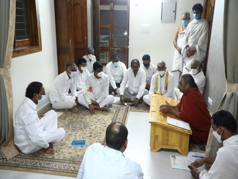 ఫోటోలు:  ముచ్చింతల్‌లో చిన్నజీయర్ స్వామిని కలిసిన సీఎం కేసీఆర్