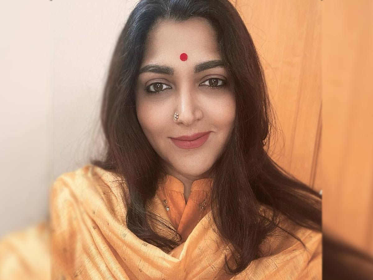 తనను ఎంటర్ టైన్ చేయమంటున్న ఖుష్బూ!