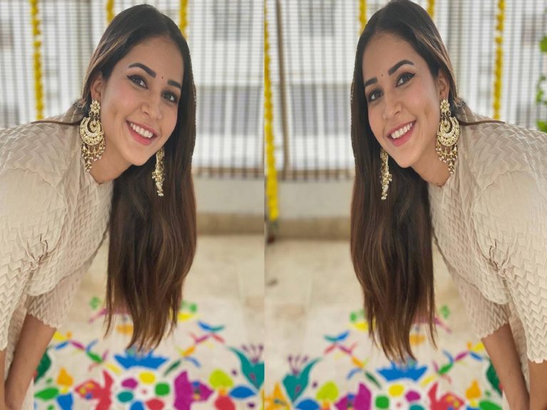 పండగవేళ .. ముగ్గులేస్తూ కవ్విస్తున్న ‘అందాల రాక్షసి’