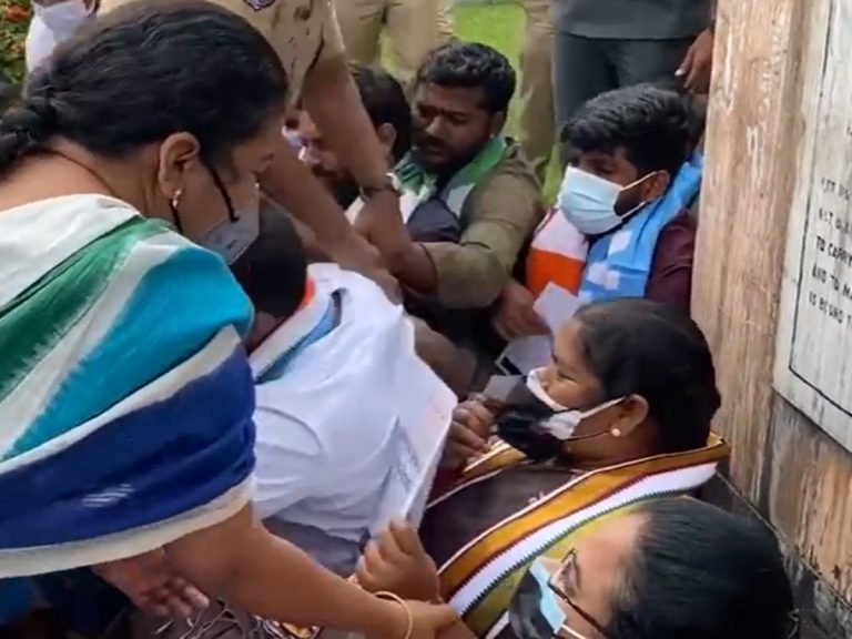 బ్రేకింగ్… ములుగు ఎమ్మెల్యే సీతక్క అరెస్ట్