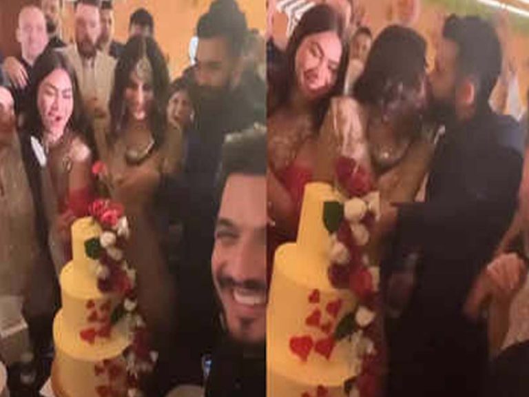 ముద్దు’ ముచ్చట!