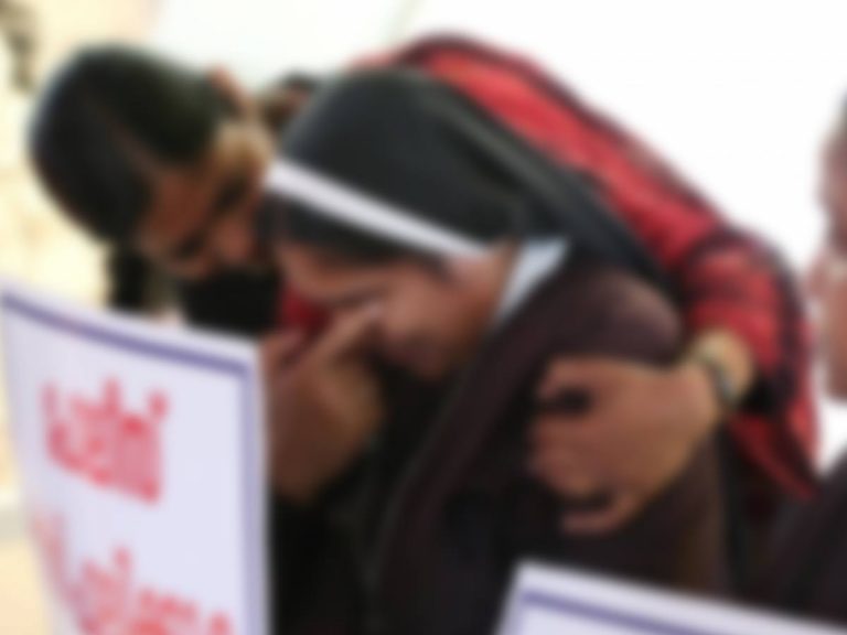 సిస్టర్ తో ఫాదర్ రాసలీలలు.. 5 నెలలుగా రహస్యంగా అనుభవిస్తూ..