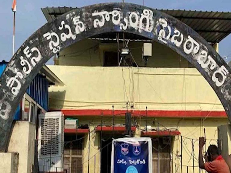 నార్సింగ్ పోలీస్‌స్టేషన్‌లో.. కరోనా బారినపడ్డ పోలీసులు