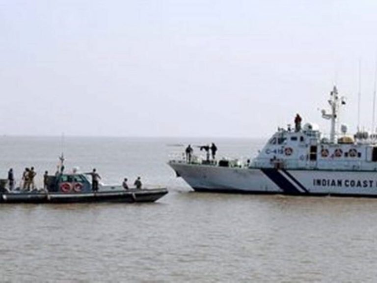 భారత జలాల్లోకి పాకిస్తాన్‌ బోట్‌..