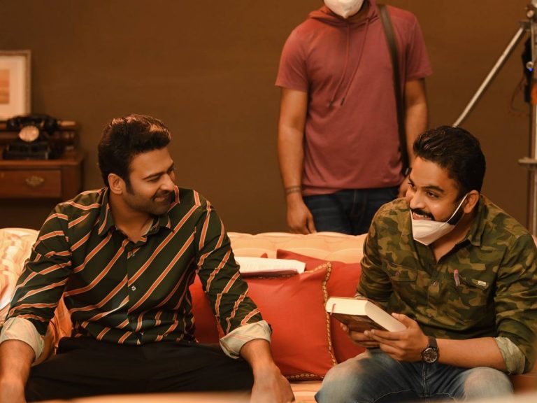 డార్లింగ్ అల్ట్రా స్టైలిష్ లుక్.. ఫిదా అవుతున్న ఫ్యాన్స్