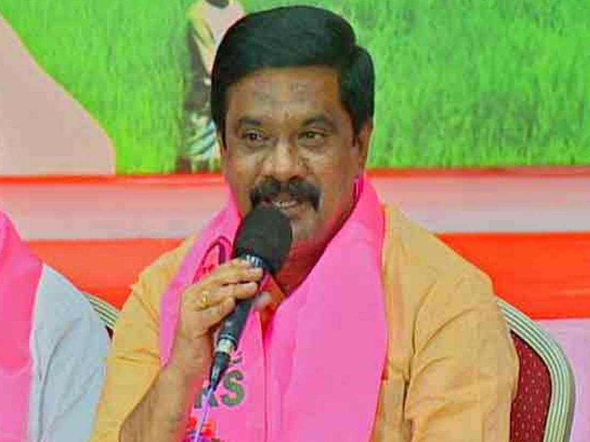 ఫీవర్‌ సర్వేలో నిర్లక్ష్యం వహించిన సిబ్బందిపై మంత్రి ప్రశాంత్‌ రెడ్డి ఆగ్రహం